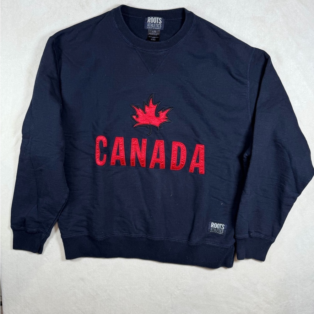 Roots Vintage Size Large Men's Dark Blue Sweater with Red Canada Design Crewneck